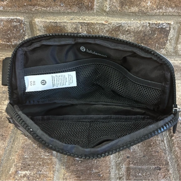 NWT Lululemon Everywhere Belt Bag Long Strap In Thawed Camo Grey Multi - Picture 6 of 9